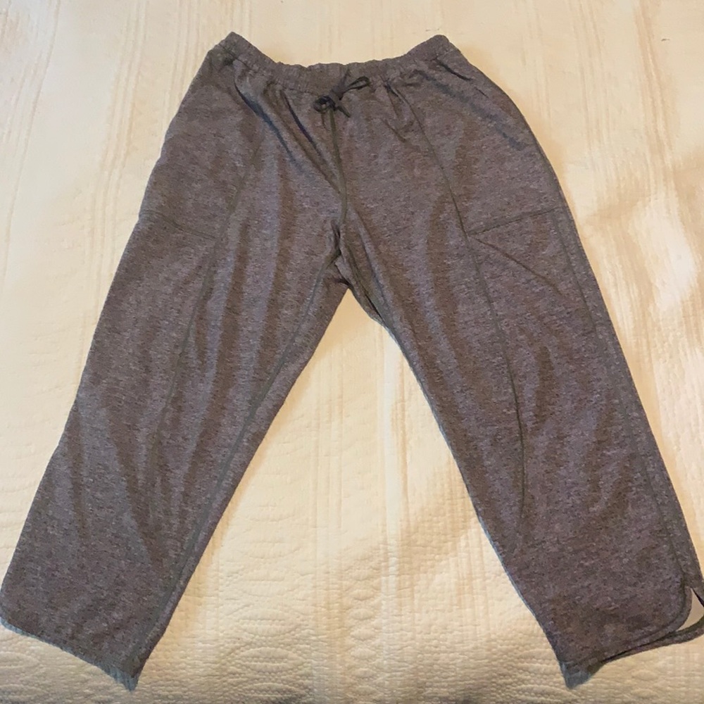 Size 8 super light capris